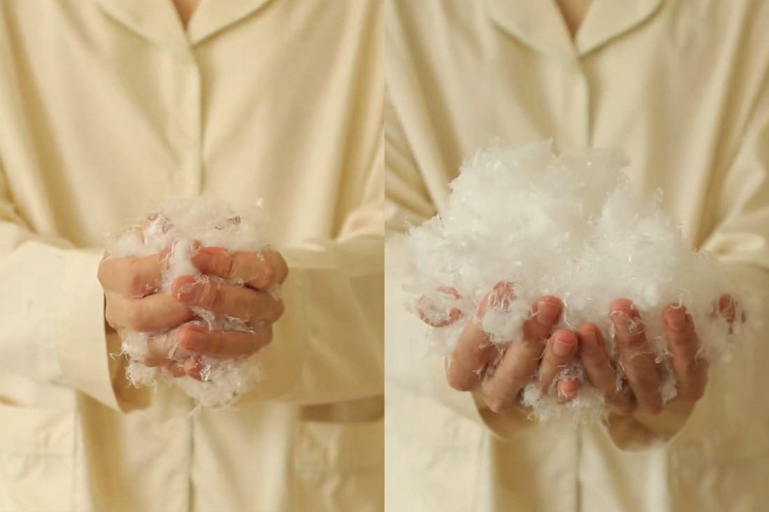 フォスフレイクスを手のひらで包んだ様子