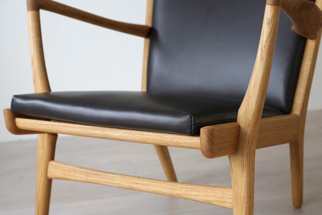 コンパクトに佇むラウンジチェア PP16