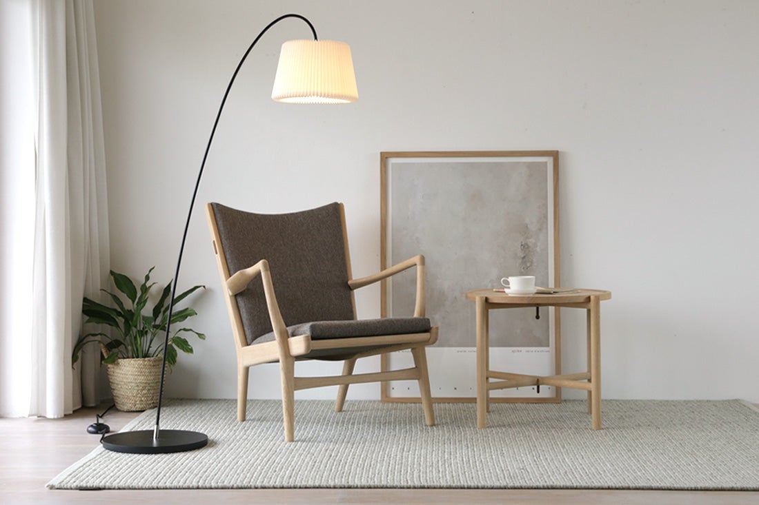 コンパクトに佇むラウンジチェア PP16