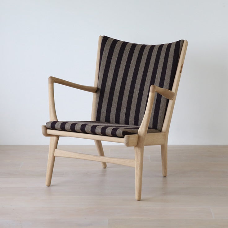 コンパクトに佇むラウンジチェア PP16