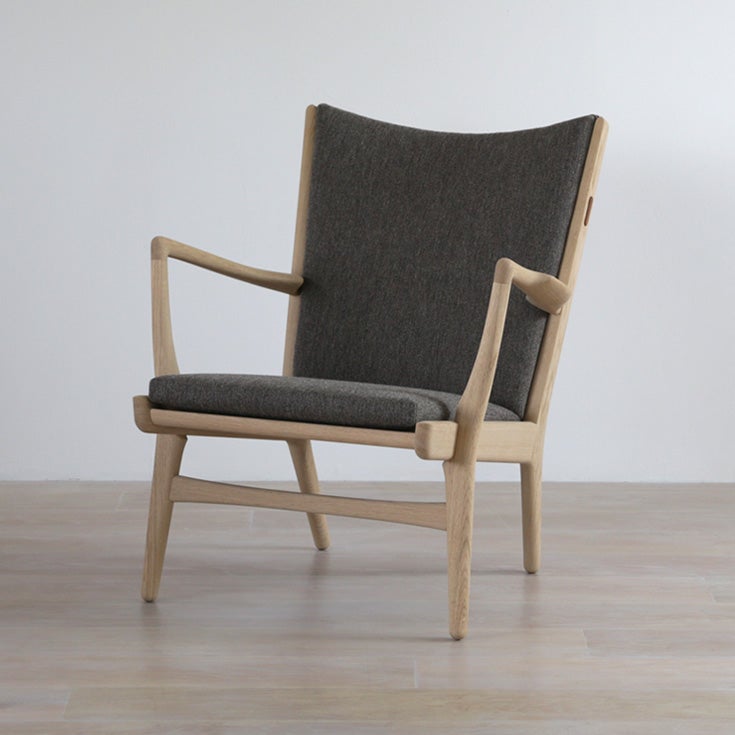 コンパクトに佇むラウンジチェア PP16