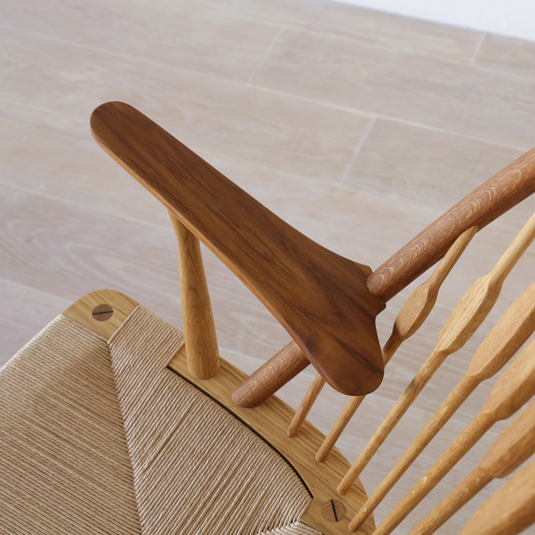 巨匠ウェグナーの彫刻的な一脚PP550