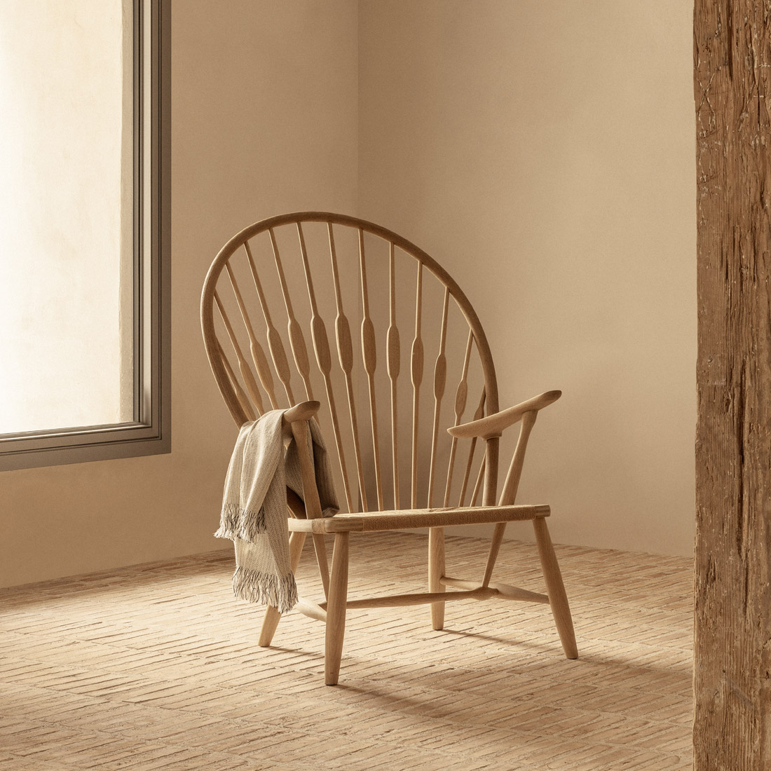 巨匠ウェグナーの彫刻的な一脚PP550