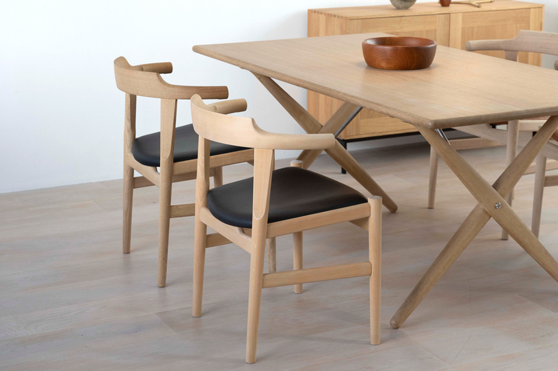 構造を美しく見せる建築的テーブルPP85