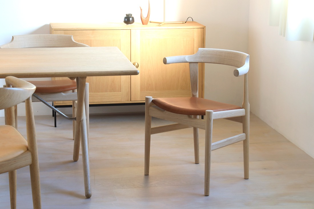 構造を美しく見せる建築的テーブルPP85