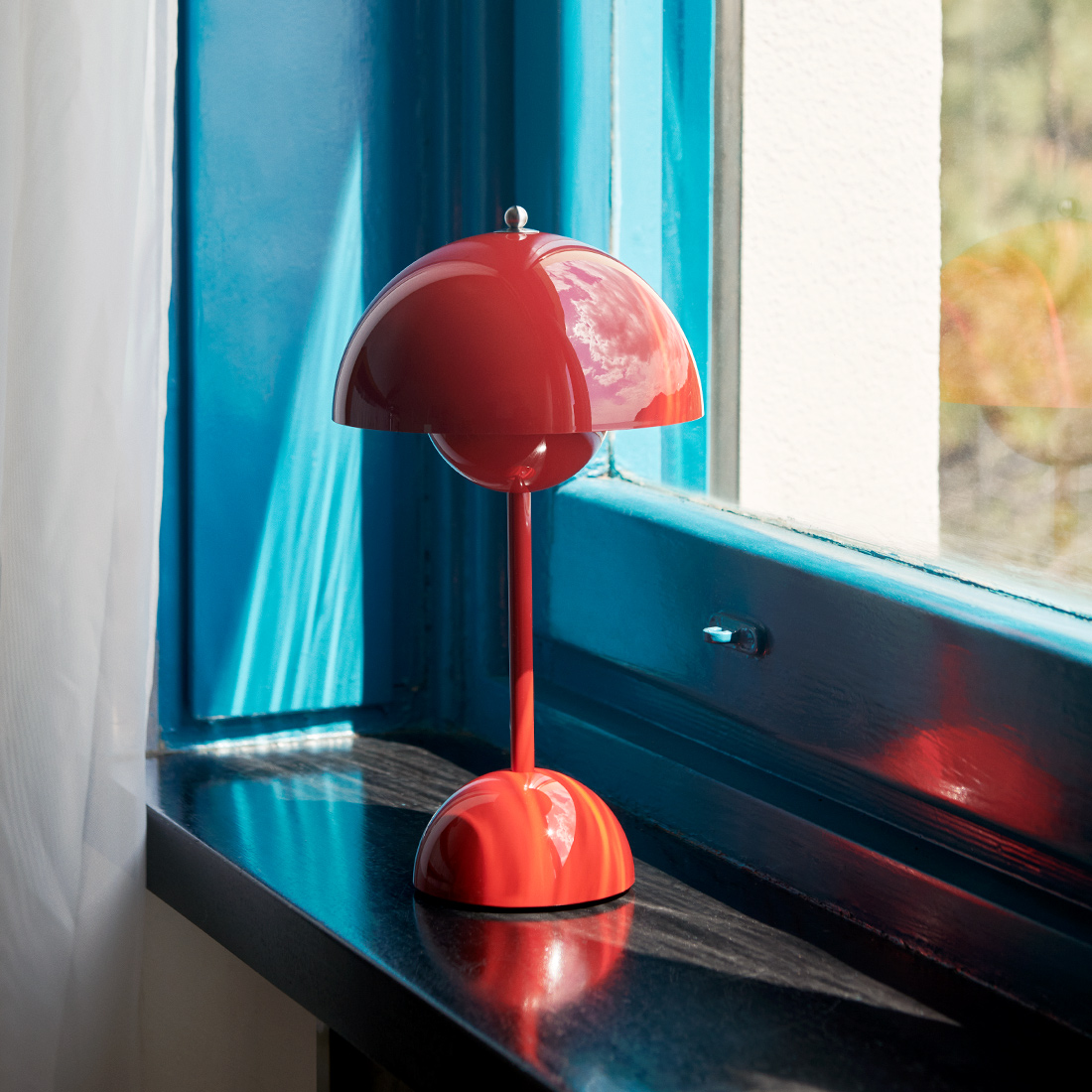 フラワーポットポータブルライトのシルエット