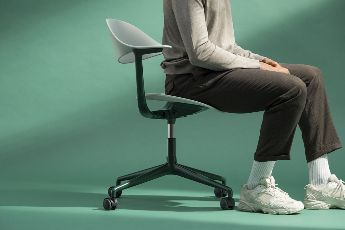 背もたれと座面が連動して動く構造