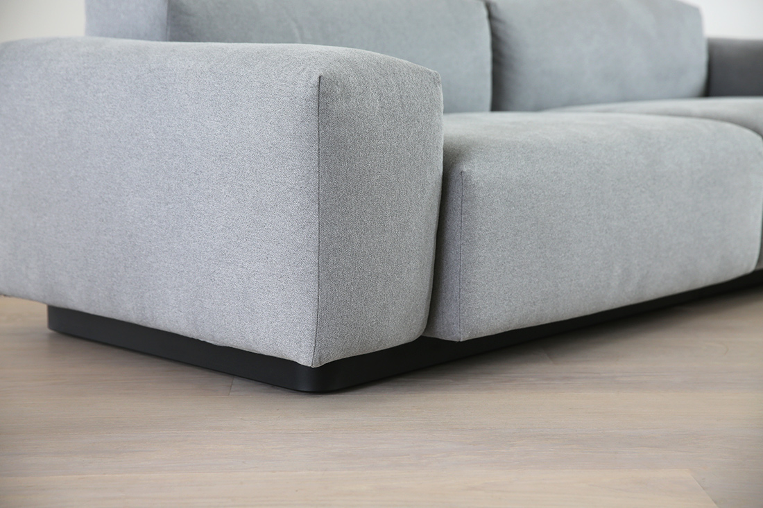 ソフトモジュラーソファの足元