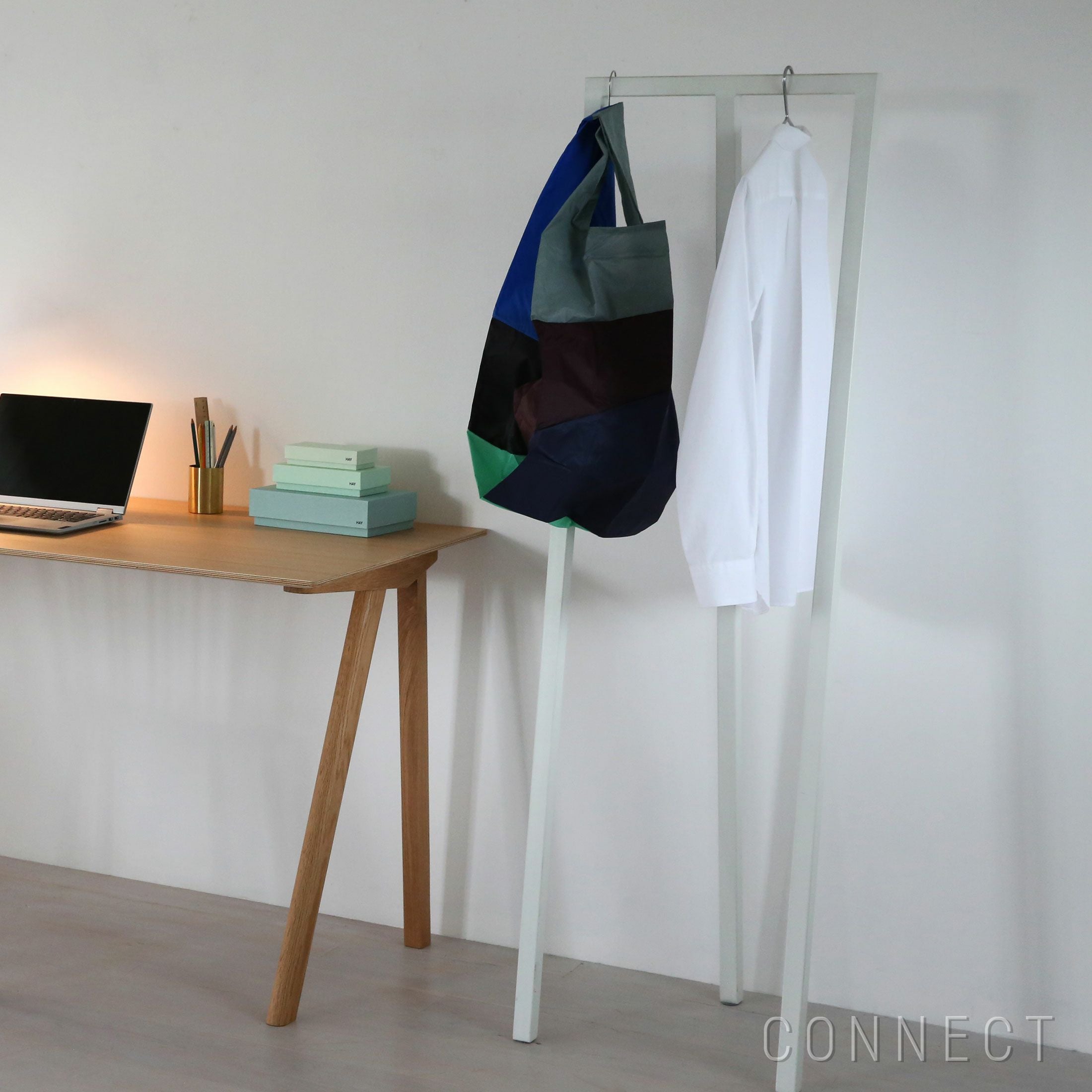 HAY（ヘイ） / LOOP STAND HALL（ハンガーラック） / ホワイト | CONNECT