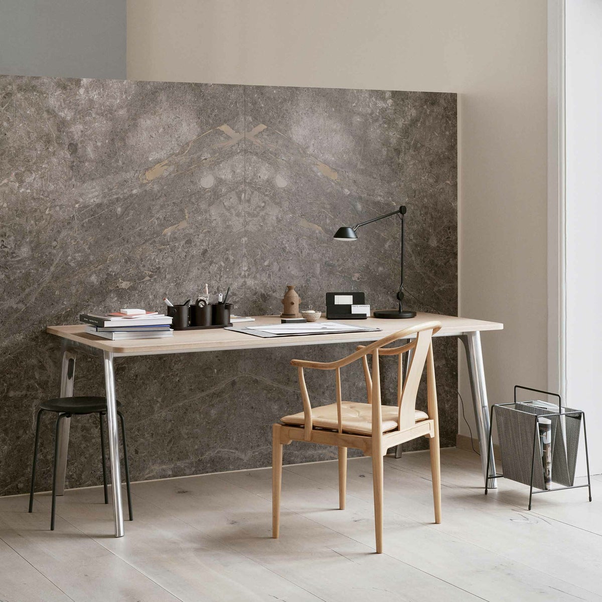 FRITZ HANSEN（フリッツ・ハンセン） / CHINA CHAIR（チャイナチェア） / チェリー（ラッカー仕上げ） / シートクッション：ナチュラルレザー