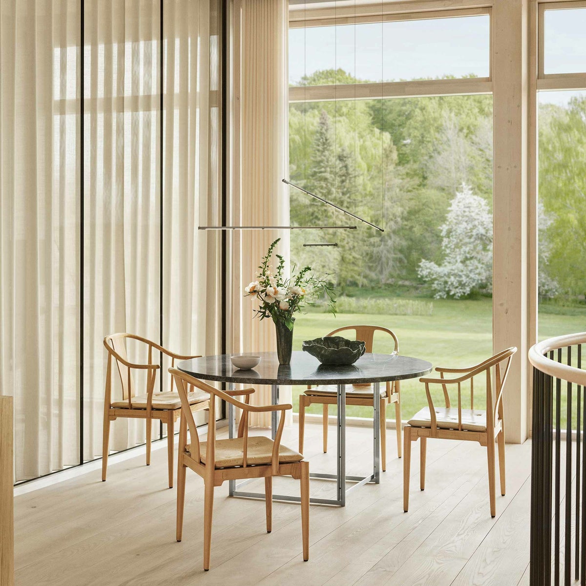 FRITZ HANSEN（フリッツ・ハンセン） / CHINA CHAIR（チャイナチェア） / チェリー（ラッカー仕上げ） / シートクッション：ナチュラルレザー