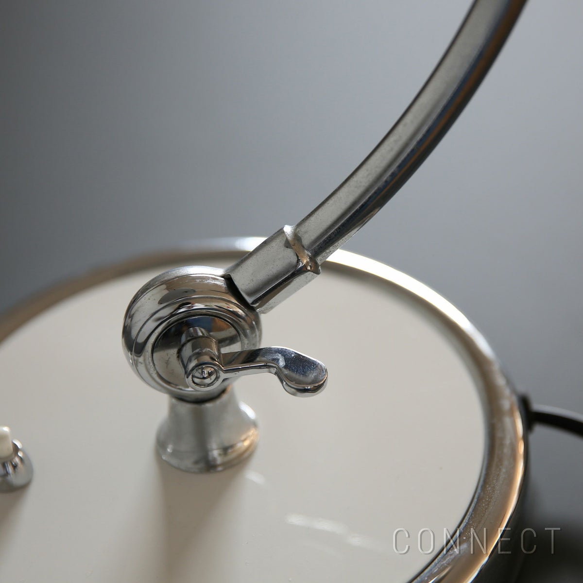 Fritz Hansen(フリッツ ハンセン)　KAISER IDELL(カイザー・イデル）　　　Luxus テーブルランプ・デスクスタンド ホワイト