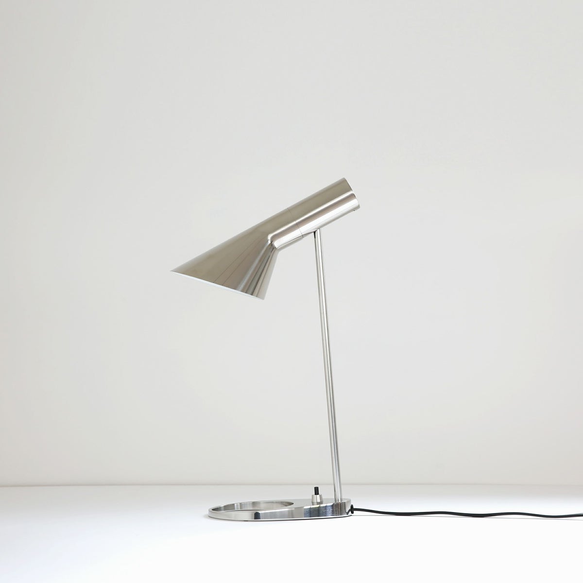 Louis Poulsen(ルイスポールセン) / AJ Mini Table（AJ ミニ テーブル） ポリッシュステンレス