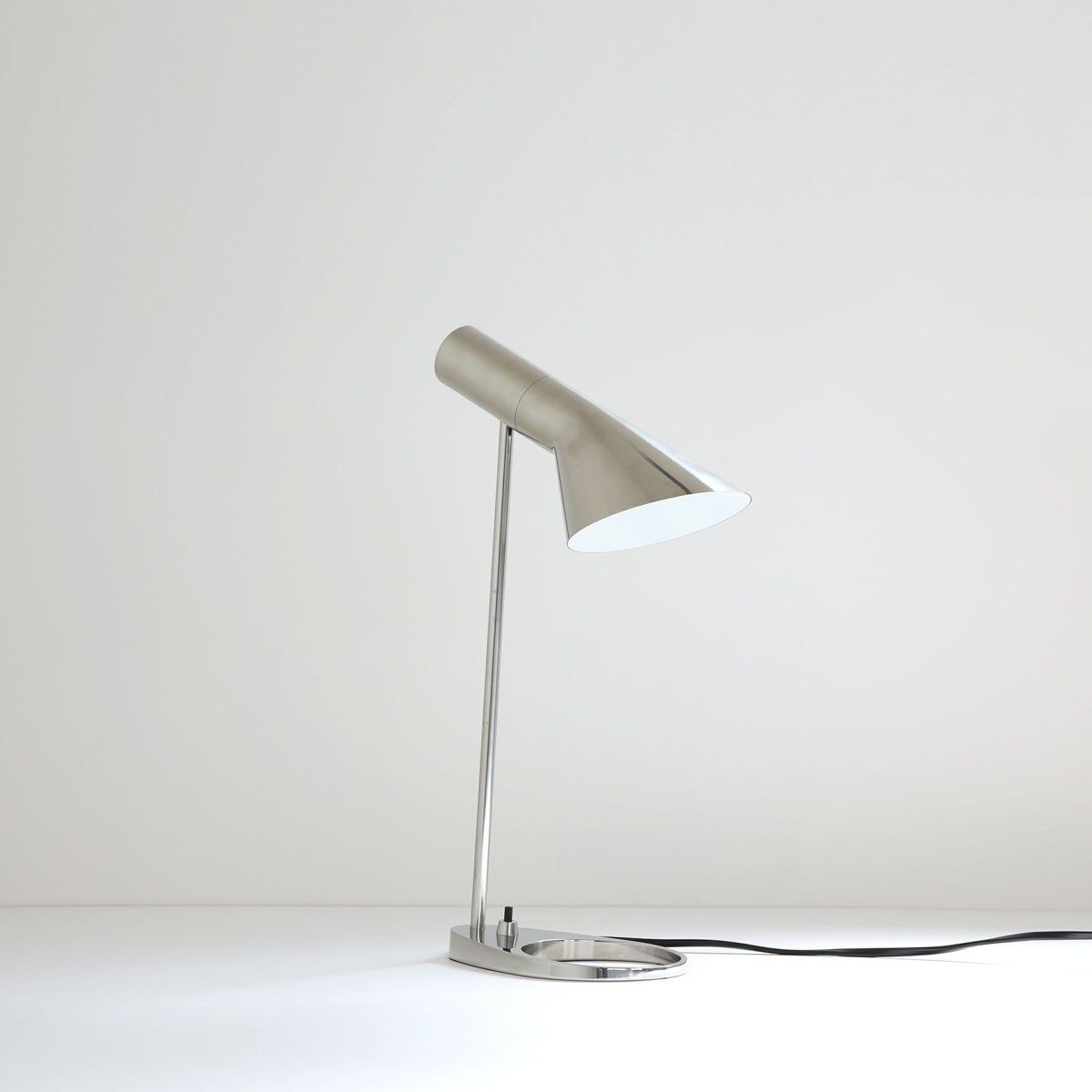 Louis Poulsen(ルイスポールセン) / AJ Mini Table（AJ ミニ テーブル） ポリッシュステンレス