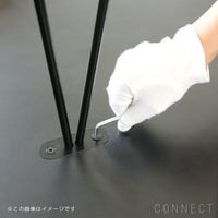 CARL HANSEN & SON（カール・ハンセン＆サン） / E020 EMBRACE TABLE / オーク材・ホワイトオイル仕上げ・ブラックラミネート・ステンレス脚 φ79.5cm / テーブル