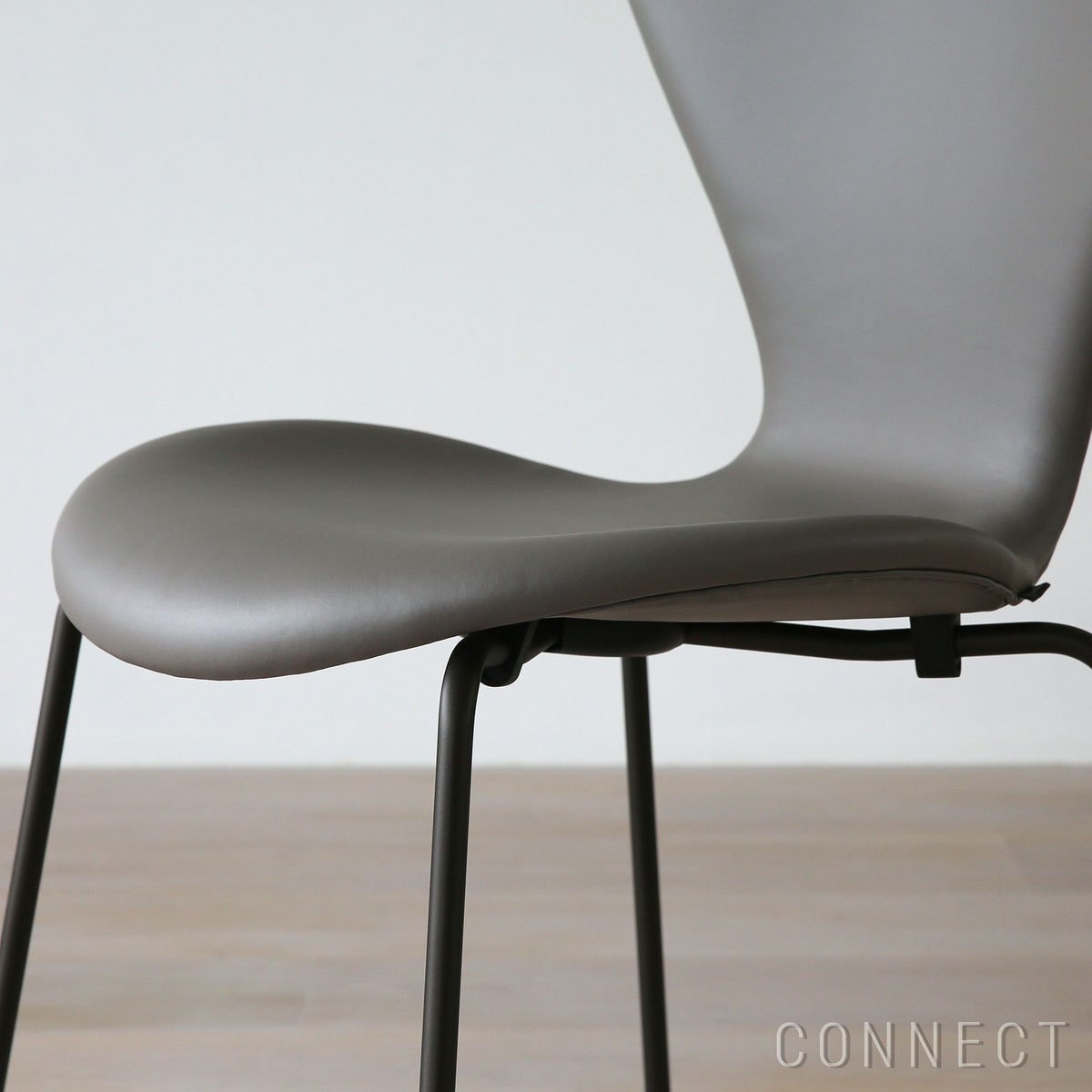 FRITZ HANSEN（フリッツ・ハンセン） / SERIES 7（セブンチェア） / Essential Leather（エッセンシャルレザー） / ラヴァ / フルパディング / エッセンシャルレザーキャンペーン