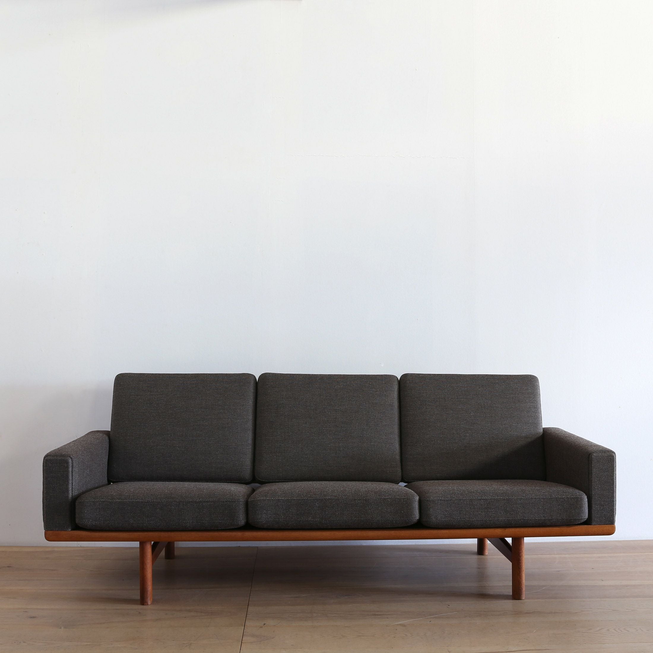 Hans.J.Wegner（ハンス・J・ウェグナー） / GE236 ソファ 3シーター