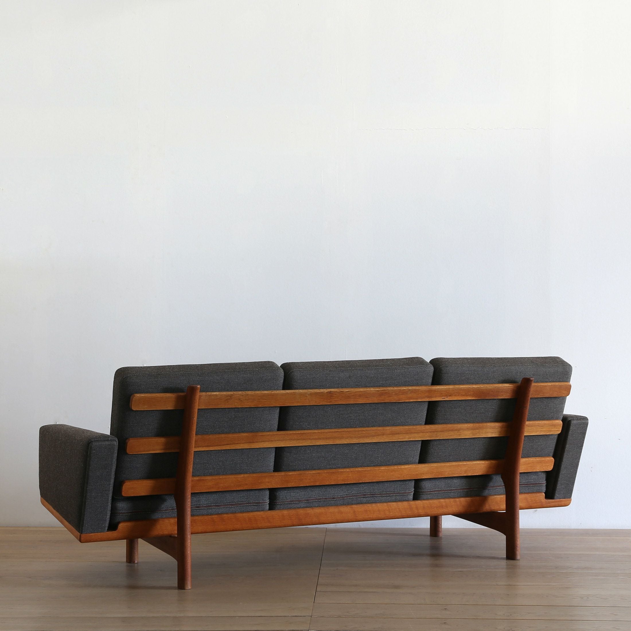 Hans.J.Wegner（ハンス・J・ウェグナー） / GE236 ソファ 3シーター