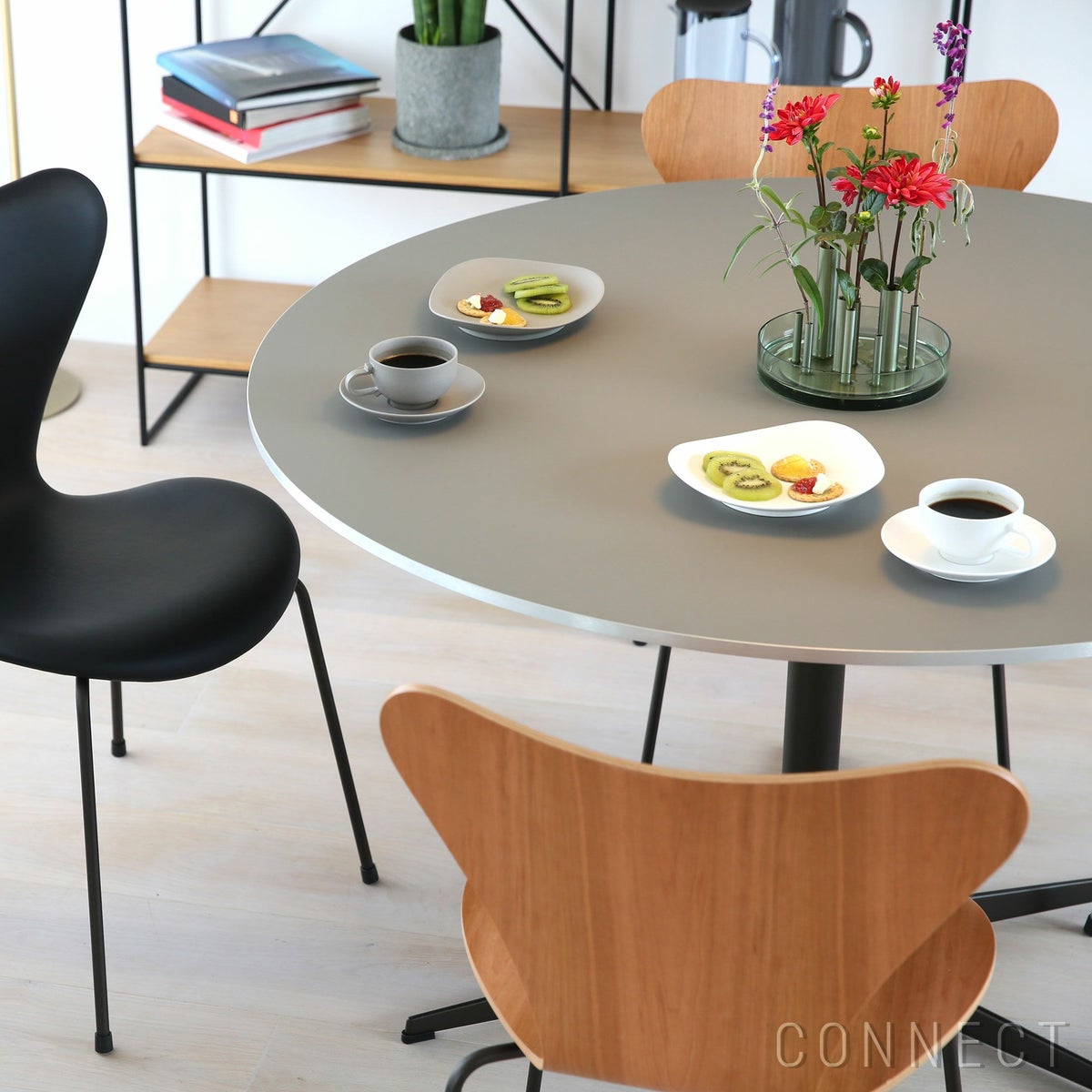 FRITZ HANSEN（フリッツ・ハンセン） / TABLE SERIES（テーブルシリーズ）A825 / 円テーブル / グレー / ブラウンブロンズ脚 / Ø120cm