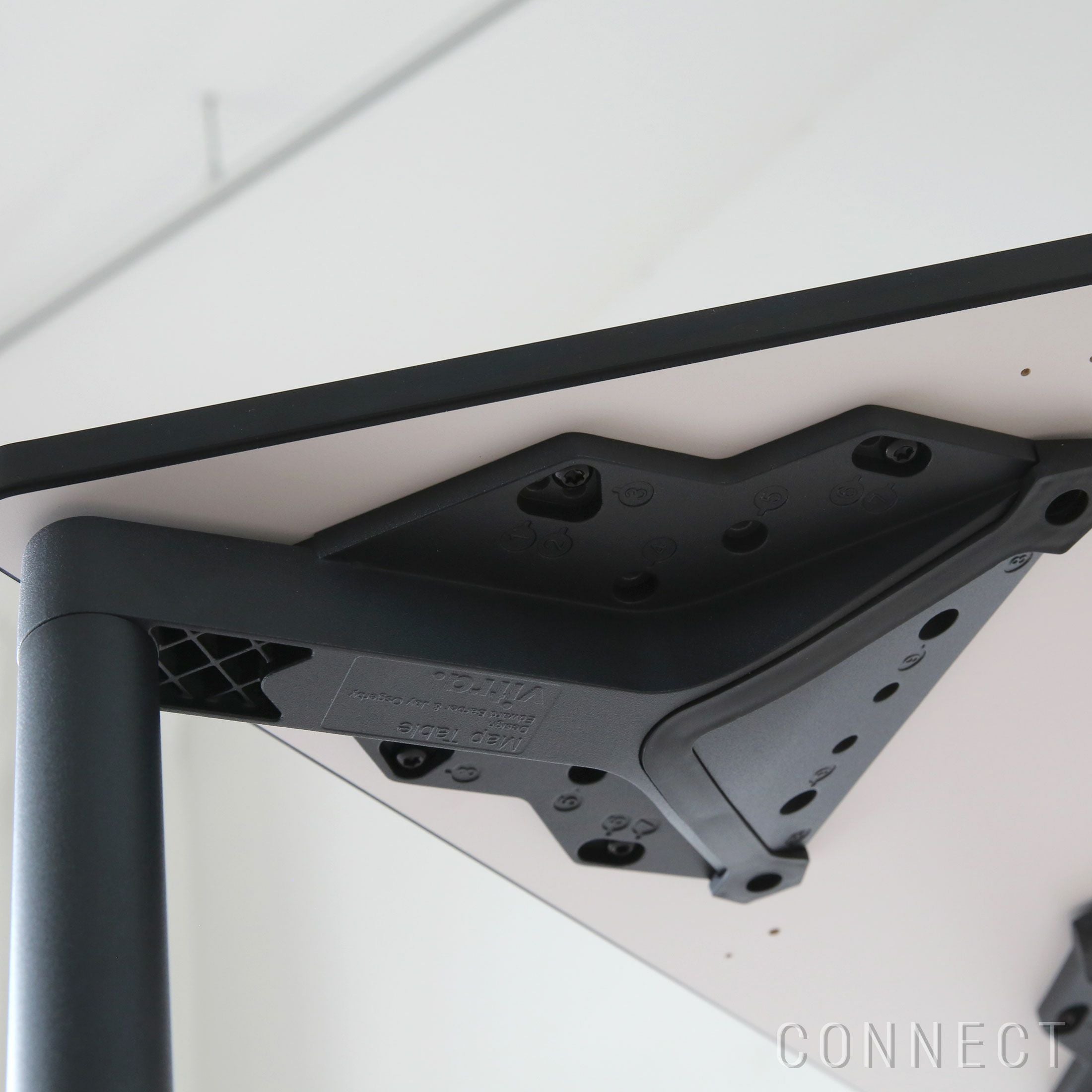 Vitra（ヴィトラ） / Map Table（マップテーブル）台形 W1500