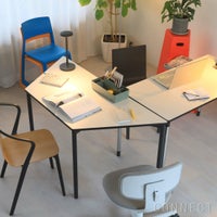 Vitra（ヴィトラ） / Map Table（マップテーブル）台形 W1500 / ベーシックダーク脚・パウダーコート仕上げ / ブレーキ・キャスター付き / デスク