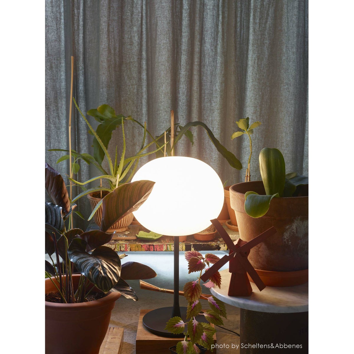 FLOS（フロス） / GLO-BALL T1（グロボールT1） / 全2色 / テーブルランプ