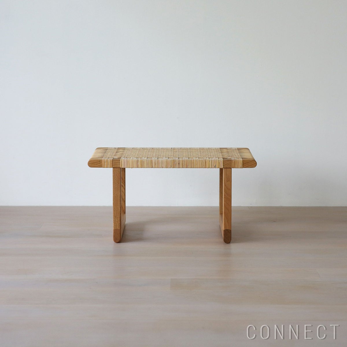 CARL HANSEN & SON（カール・ハンセン＆サン） / BM0488S / オーク材・オイル仕上げ・籐張り（ラタン） / サイドテーブル