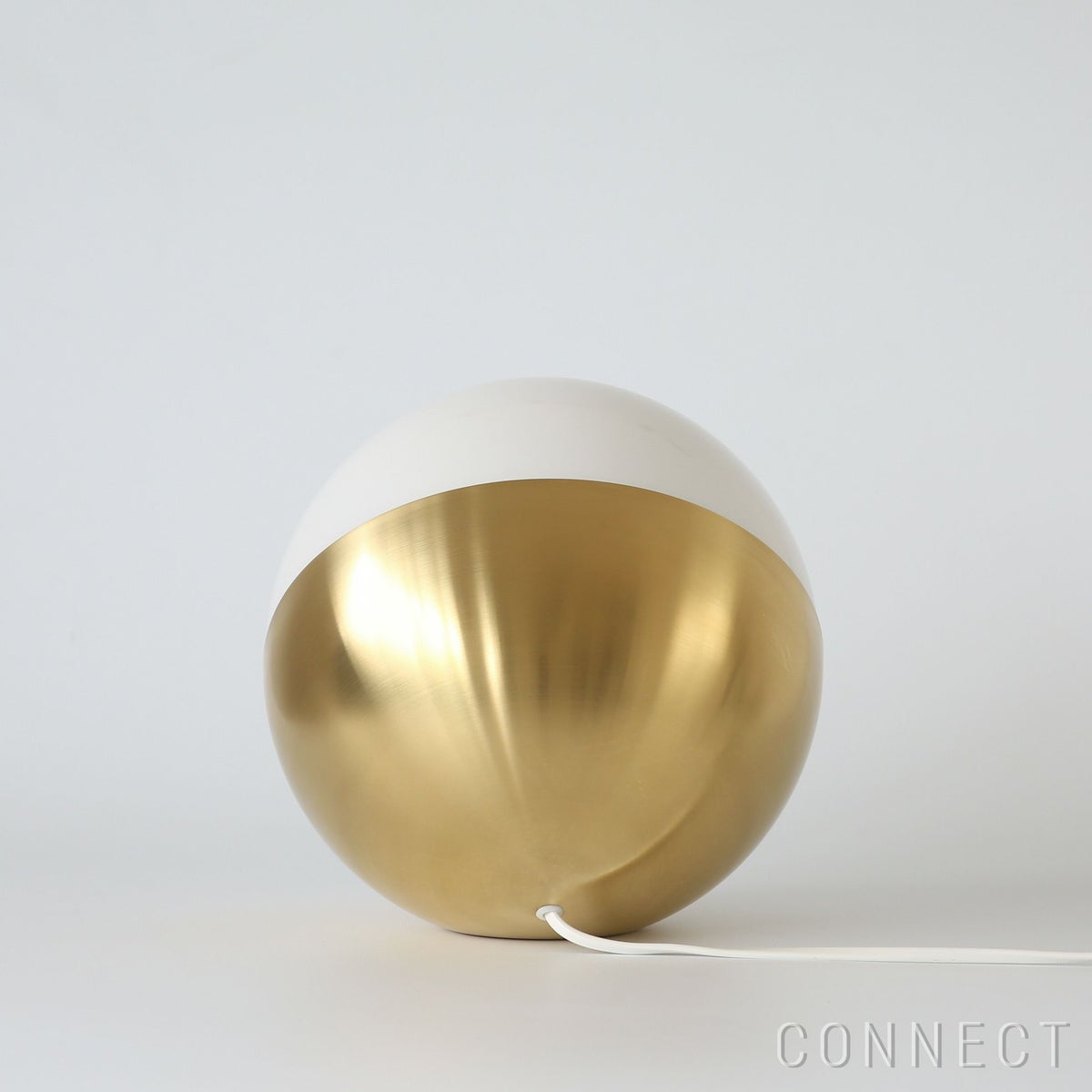 Louis Poulsen（ルイスポールセン） / VL Studio（ステュディオ） テーブル / フロア 250 / 真鍮