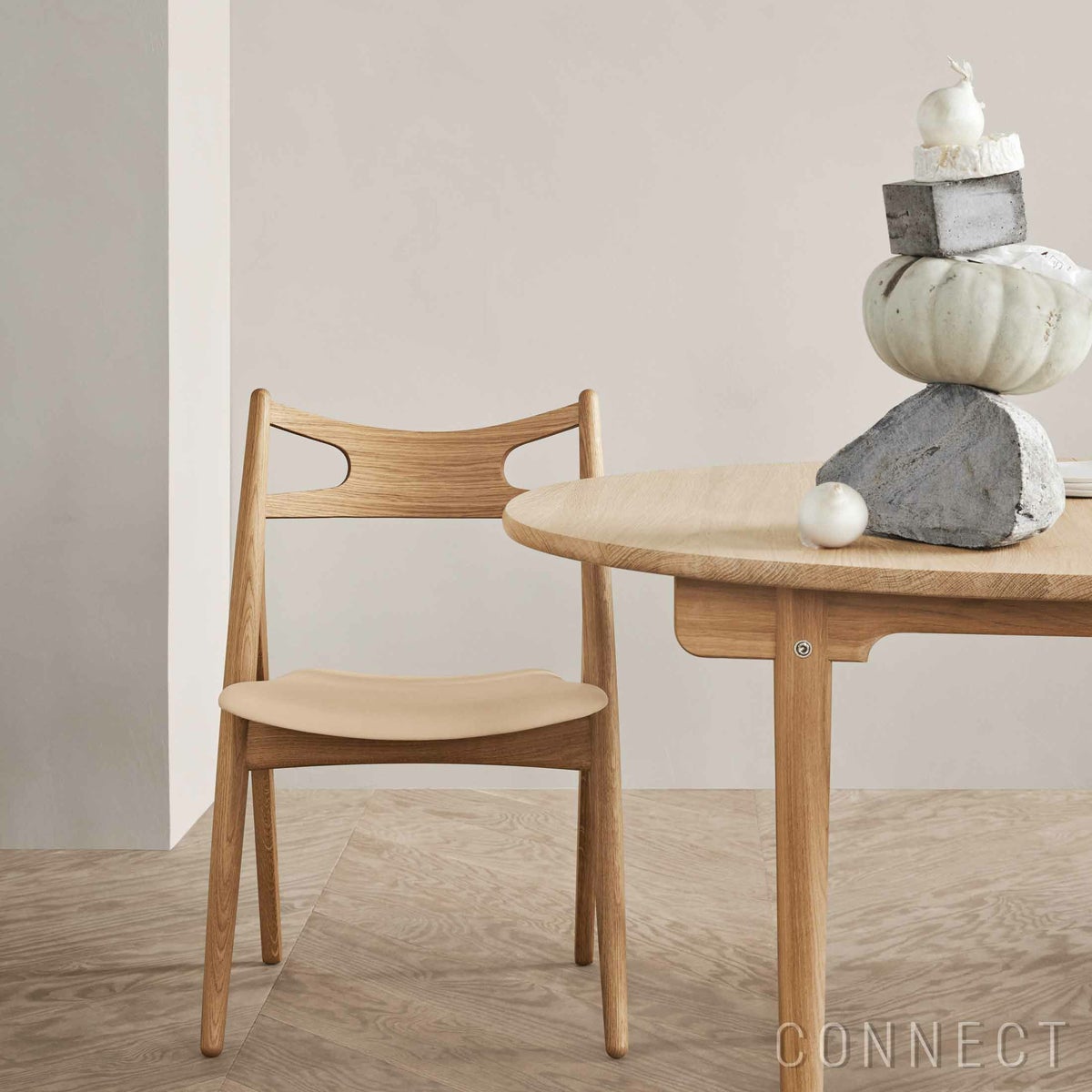 CARL HANSEN & SON （カール・ハンセン＆サン） / CH29P SAWBUCK CHAIR（ソーバックチェア） / オーク材・オイル仕上げ / ナチュラルレザー（Sif 90） / ダイニングチェア