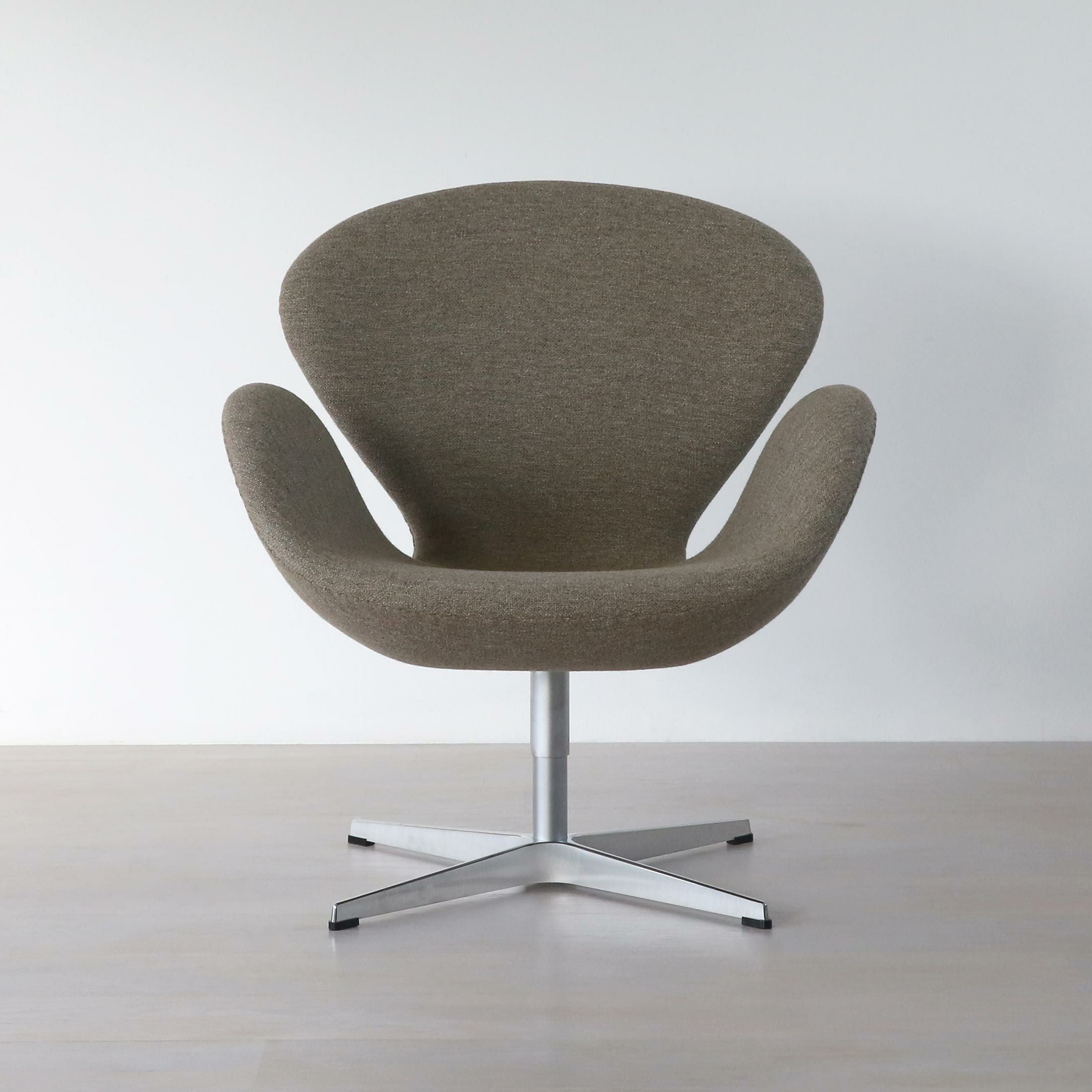 美品　フリッツハンセン　スワンチェア　クヴァドラ　グレー 決算キャンペーンpt15倍】FRITZ HANSEN（フリッツ・ハンセン） / SWAN