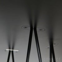 CARL HANSEN & SON （カール・ハンセン＆サン） E020 / EMBRACE TABLE / オーク材・ソープ仕上げ・ブラックラミネート・ブラック脚 / φ110cm / ダイニングテーブル