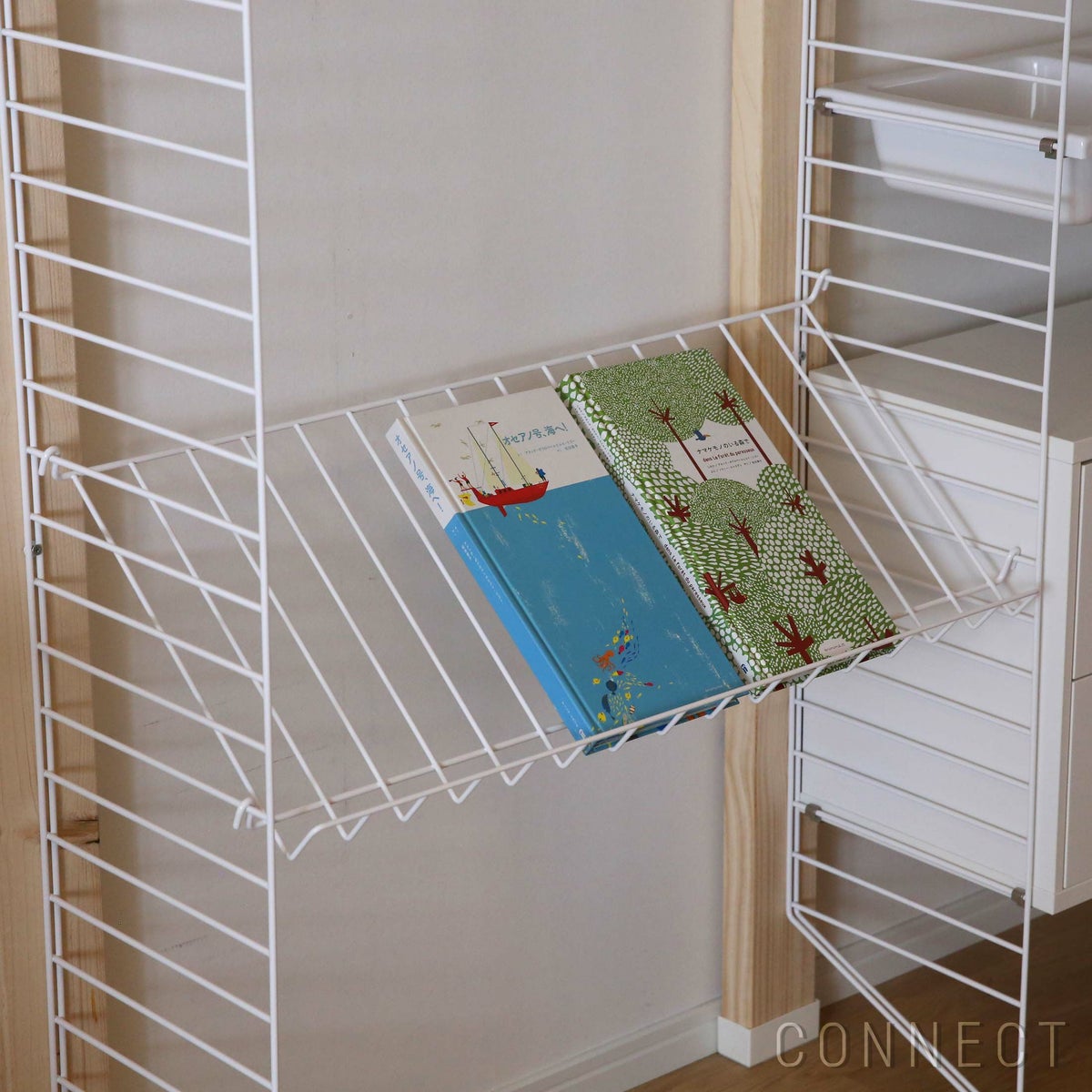 String（ストリング） / ストリング システム / チェスト＋フロアパネル / H200×W240×D30 / ホワイト / 壁面収納