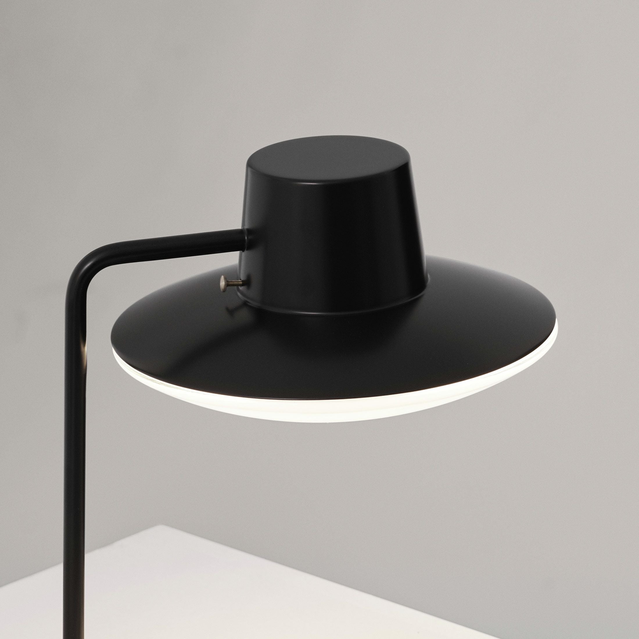 Louis Poulsen（ルイスポールセン） / AJ Oxford Table Lamp
