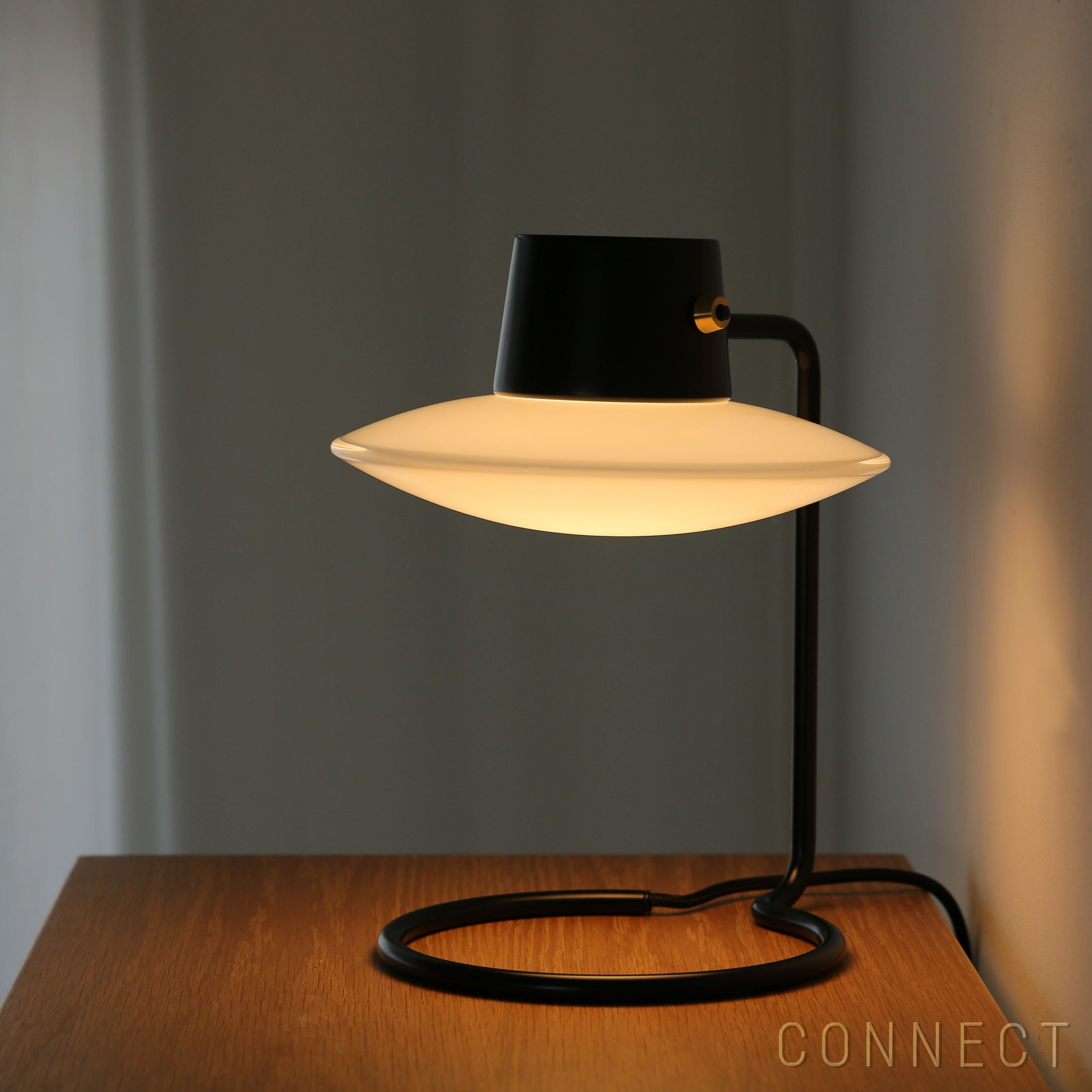 Louis Poulsen（ルイスポールセン） / AJ Oxford Table Lamp