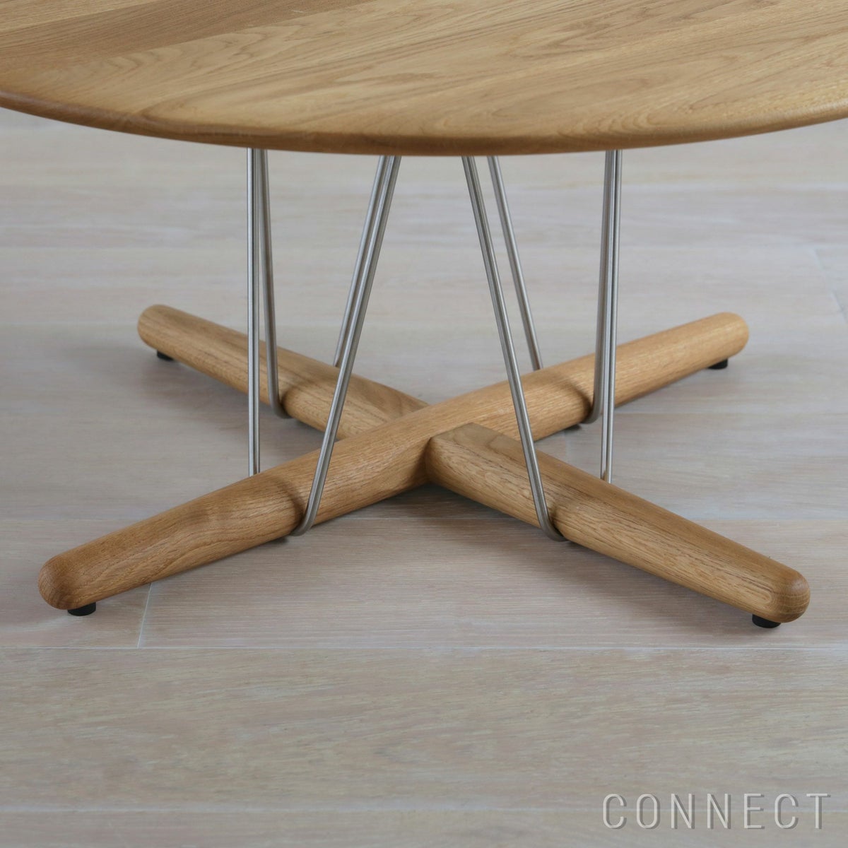 CARL HANSEN & SON （カール・ハンセン＆サン） E021 / EMBRACE LOUNGE TABLE / オーク材・オイル仕上げ・ブラック脚 / φ80cm / コーヒーテーブル