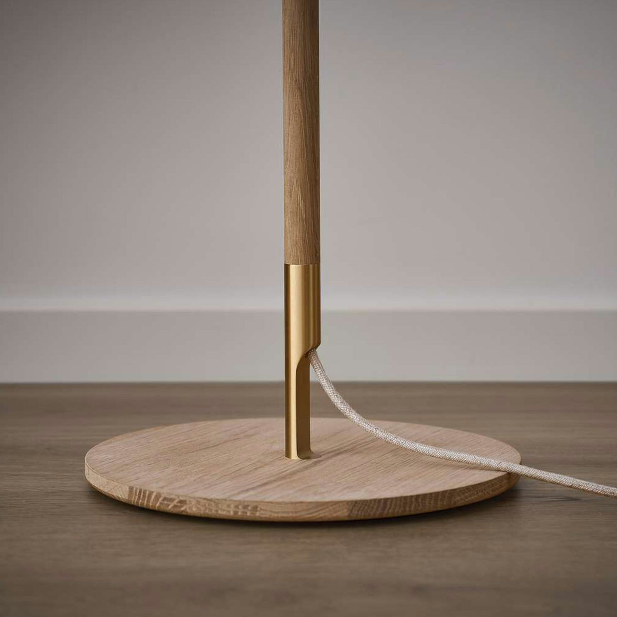 LE KLINT（レ・クリント） / MODEL 328 LK80（モデル） / 全2色 / フロアランプ