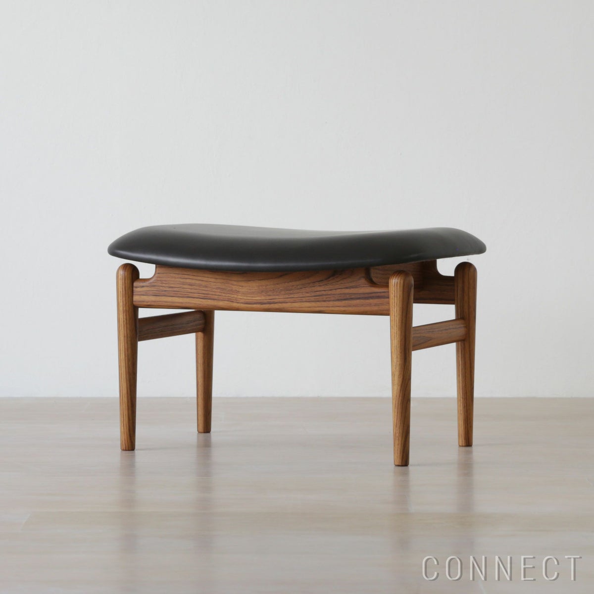 HOUSE OF FINN JUHL（ハウス・オブ・フィンユール） / CHIEFTAIN FOOTSTOOL（チーフテンフットスツール） / チーク材・オイル仕上げ・エレガンスレザー（mocca）