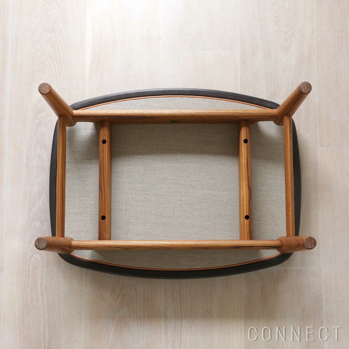 HOUSE OF FINN JUHL（ハウス・オブ・フィンユール） / CHIEFTAIN FOOTSTOOL（チーフテンフットスツール） / チーク材・オイル仕上げ・エレガンスレザー（mocca）