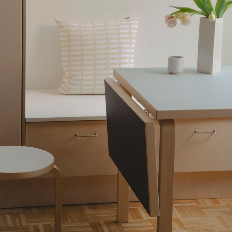 【復刻記念モデル】Artek（アルテック） / TABLE DL81C（ドロップリーフテーブル） / folding table / バーチ材 / 天板・ヴェイパー スモーキーブルーリノリウム / 79-112.5×75cm / 伸長式テーブル