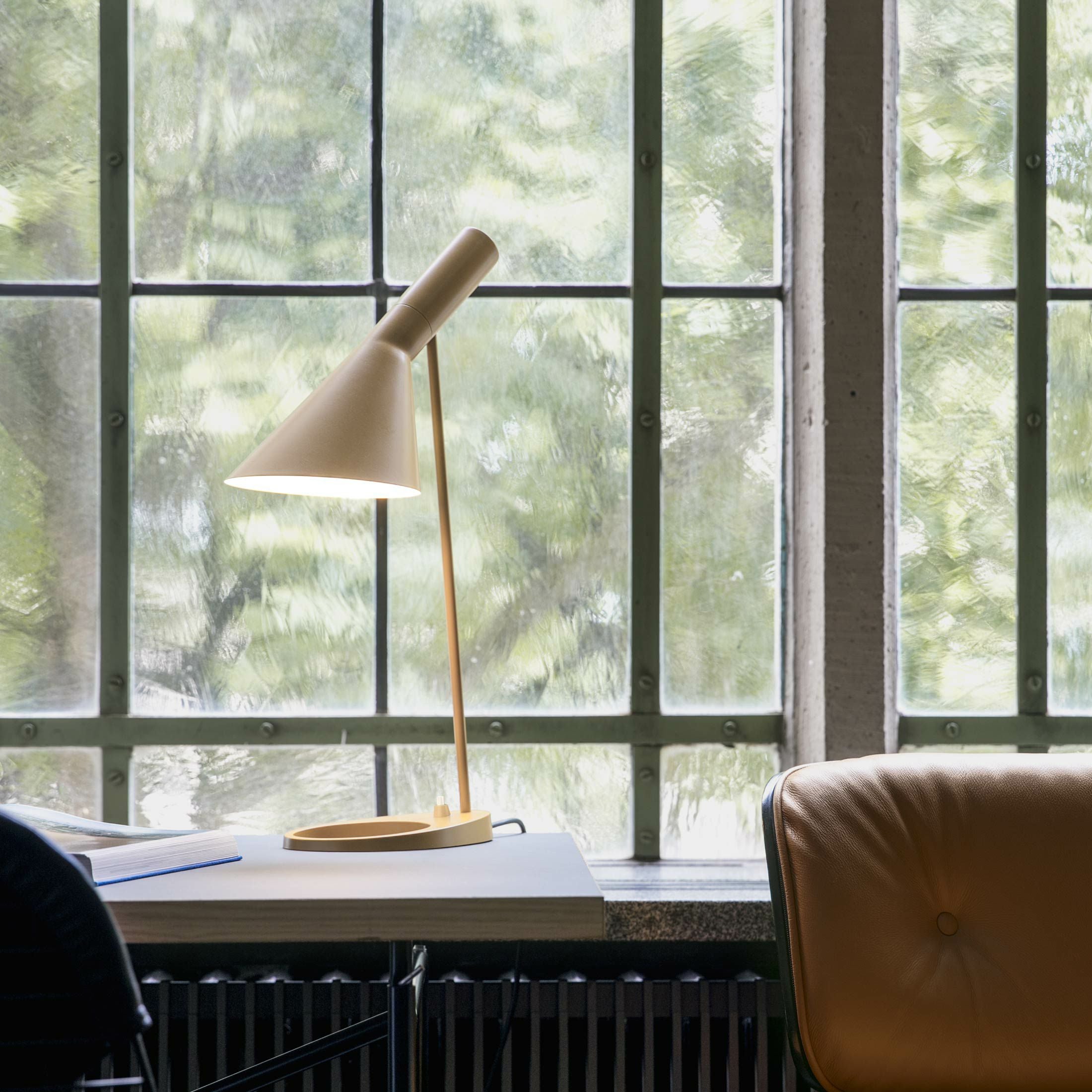 Louis Poulsen（ルイスポールセン） / AJ Table（AJテーブル） / NEW