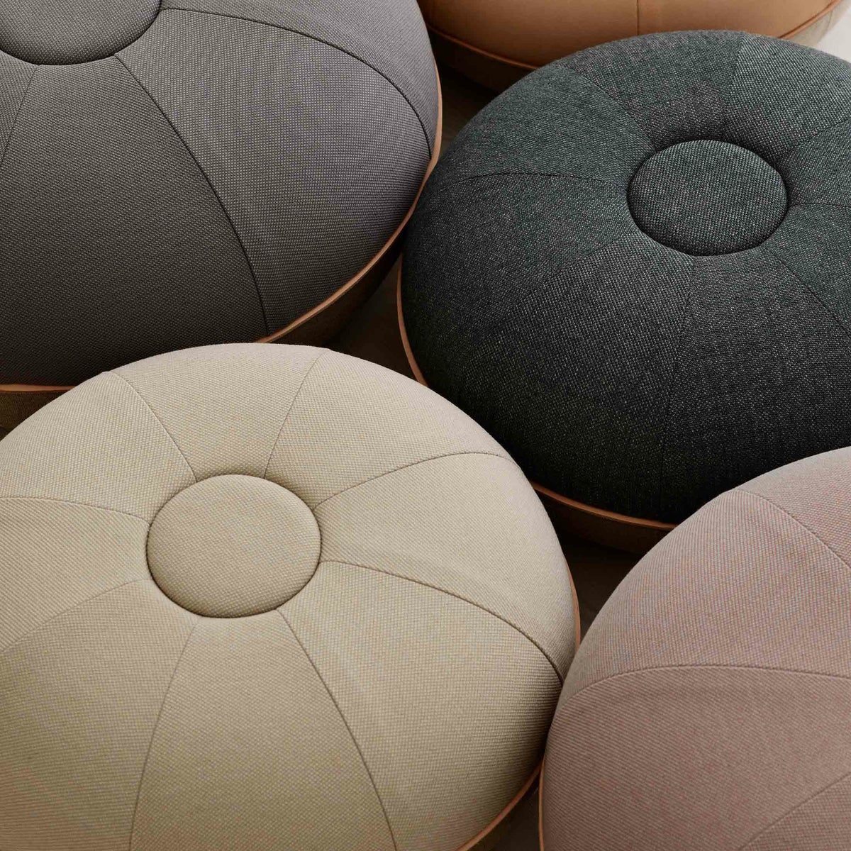 【2025年新色】FRITZ HANSEN（フリッツ・ハンセン） / Cecilie Manz（セシリエ・マンツ） / POUF（プフ）L ラージ / 全3色