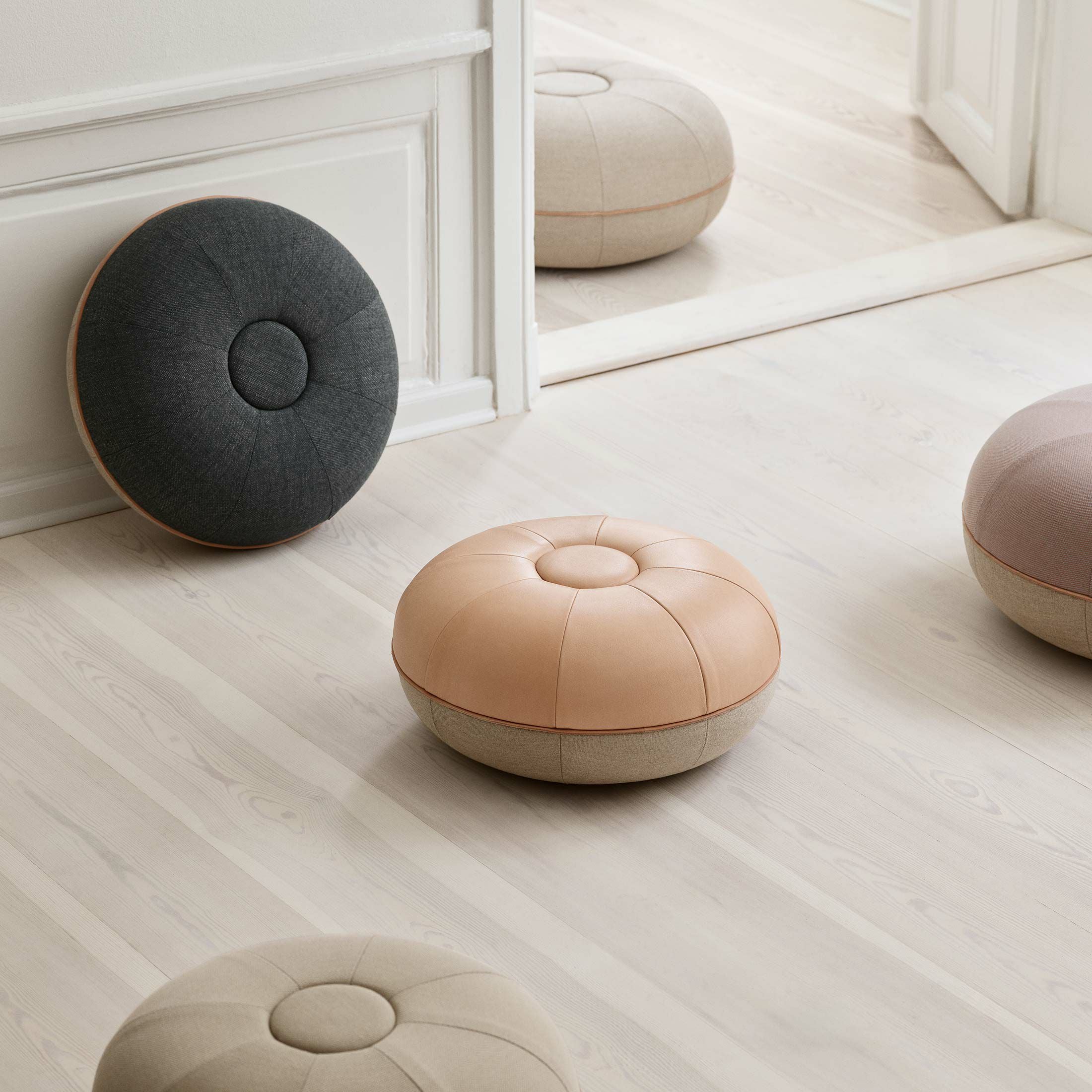 Fritz Hansen/フリッツハンセン　プフ　オットマン FRITZ HANSEN（フリッツ・ハンセン） / Cecilie Manz（セシリエ