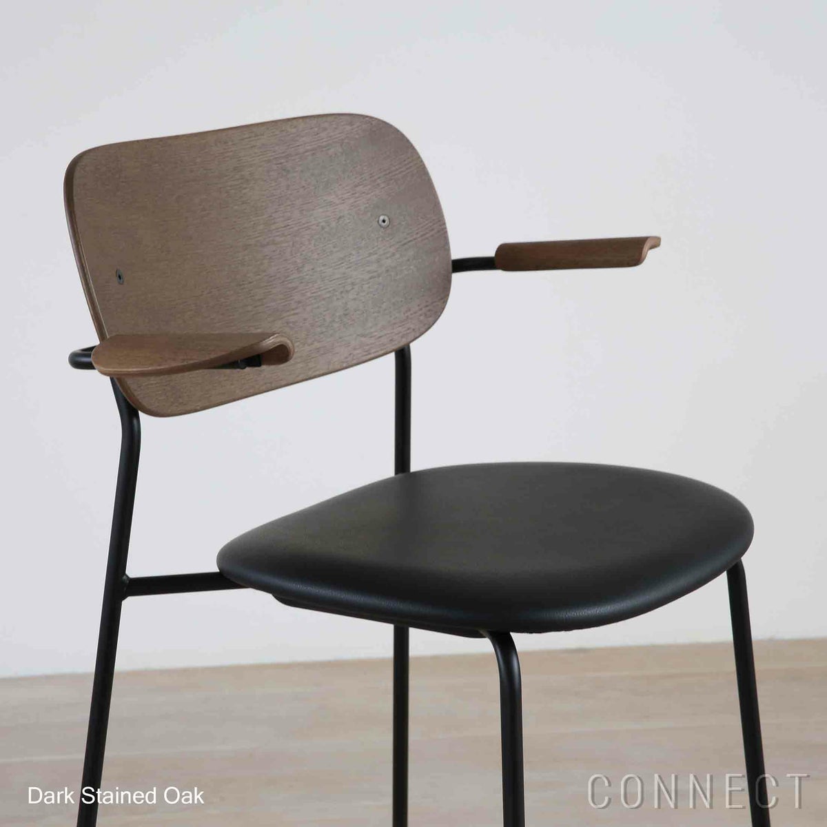 Audo Copenhagen（オドー・コペンハーゲン） / CO DINING CHAIR（コ ダイニング チェア）/ アームチェア / Dark Stained Oak / Sierra（シエラ）1001 / ブラックベース