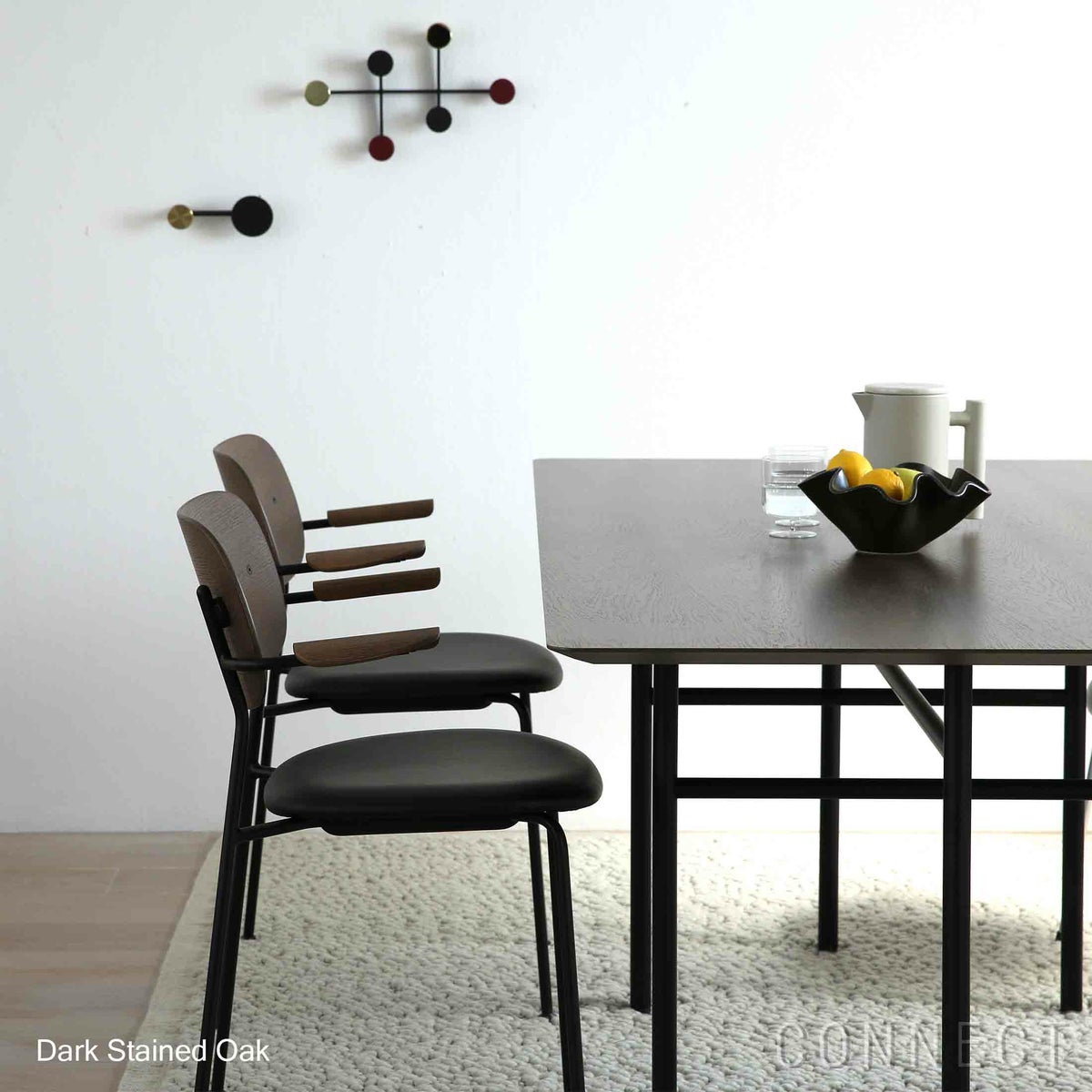 Audo Copenhagen（オドー・コペンハーゲン） / CO DINING CHAIR（コ ダイニング チェア）/ アームチェア / Dark Stained Oak / Sierra（シエラ）1001 / ブラックベース