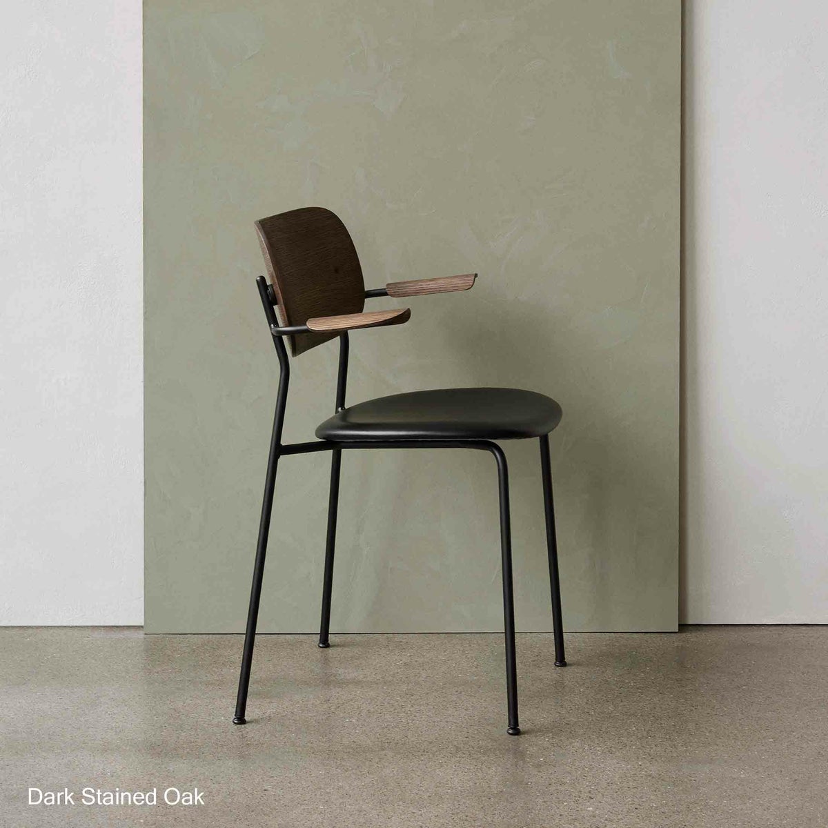 Audo Copenhagen（オドー・コペンハーゲン） / CO DINING CHAIR（コ ダイニング チェア）/ アームチェア / Dark Stained Oak / Sierra（シエラ）1001 / ブラックベース