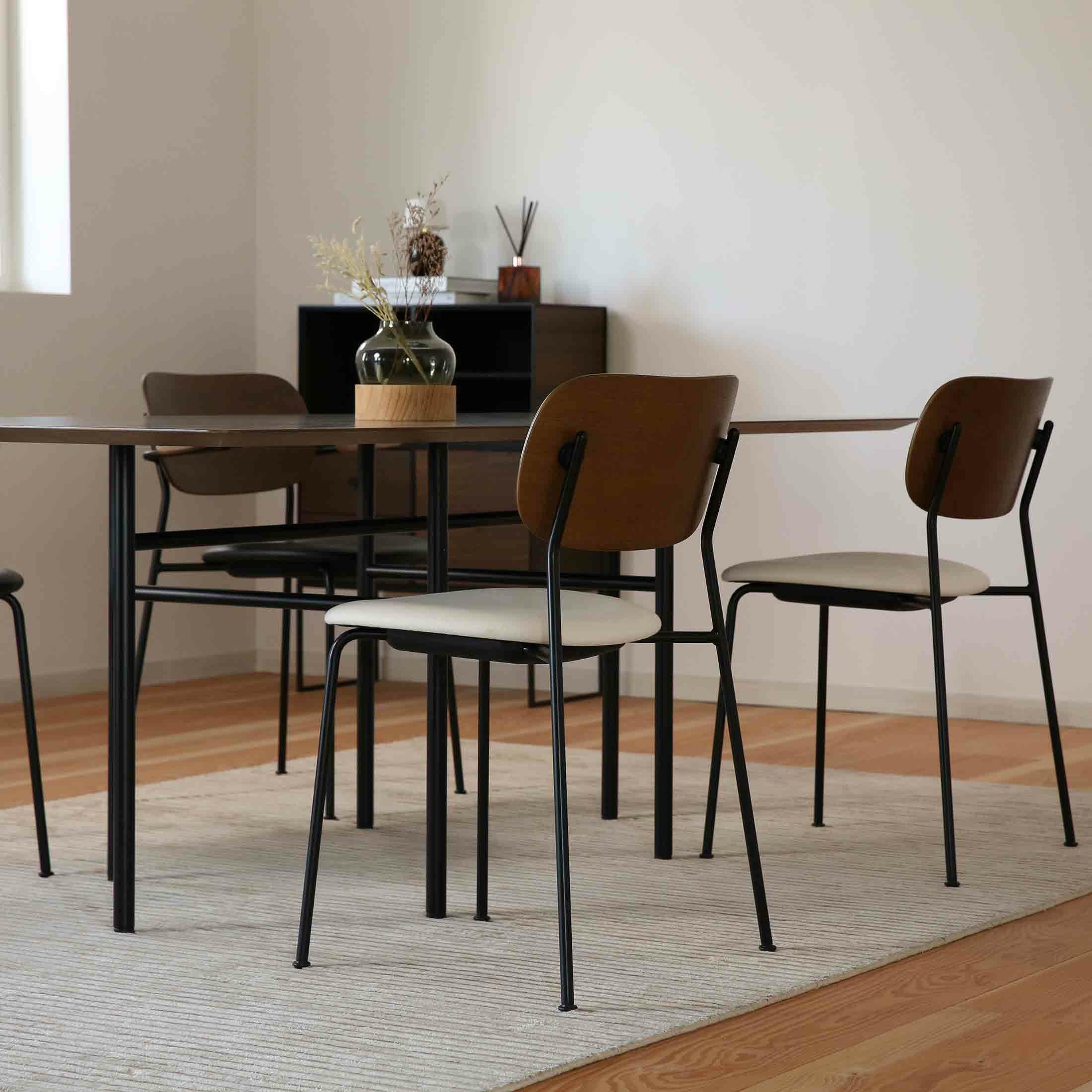 Audo Copenhagen（オドー・コペンハーゲン） / SNAREGADE DINING TABLE
