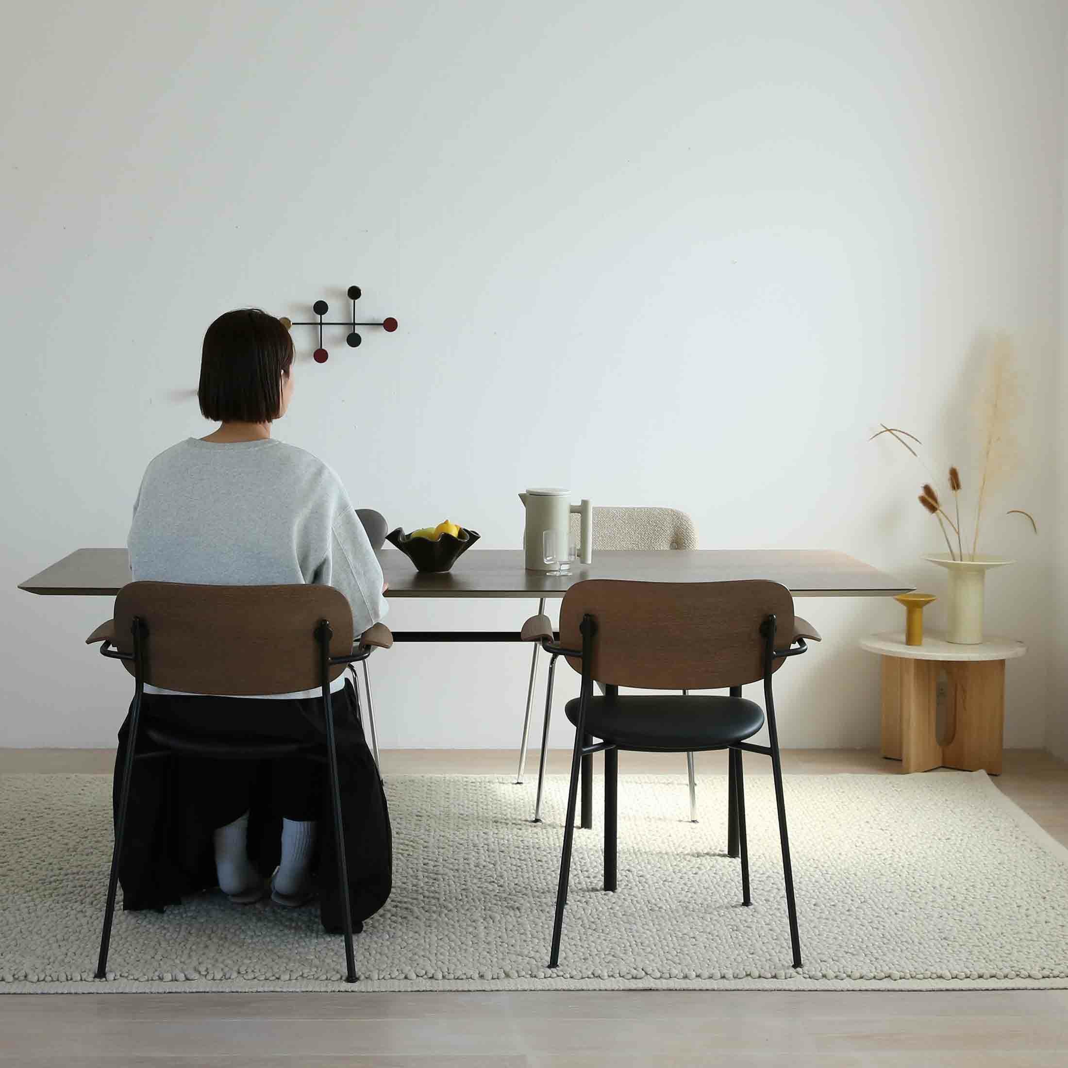 Audo Copenhagen（オドー・コペンハーゲン） / SNAREGADE DINING TABLE