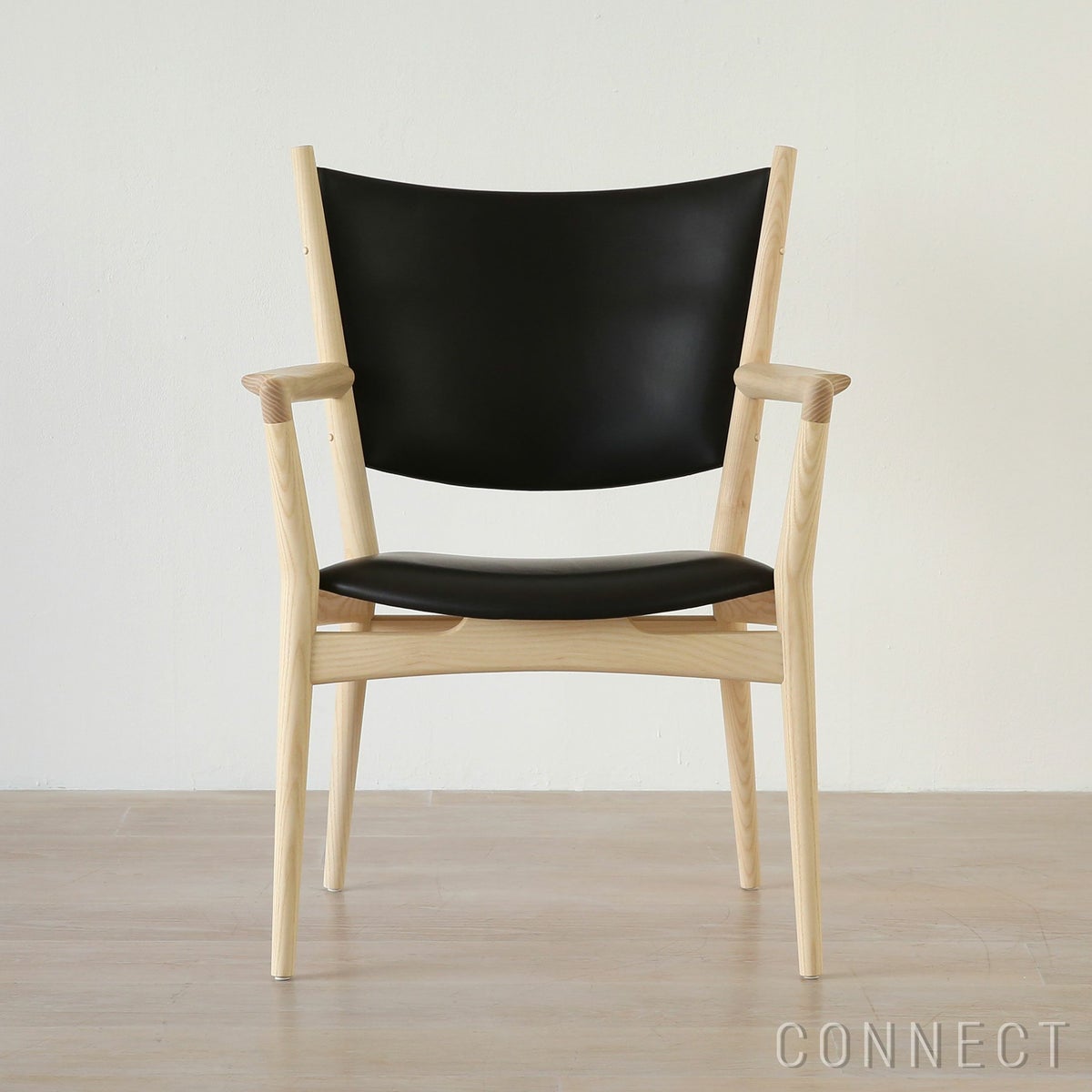 PP Mobler（PPモブラー） / PP240 Conference Chair（コンフェランスチェア） / アッシュ材・ホワイトバイオオイル仕上げ / エレガンスレザー（mocca）