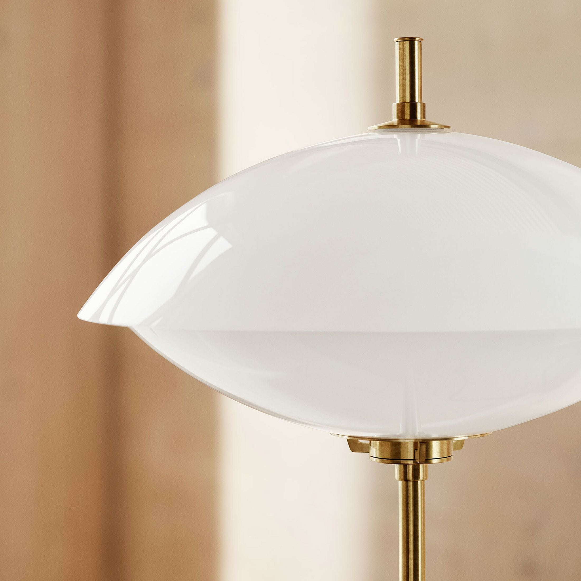 CLAM クラム FRITZ HANSEN（フリッツ・ハンセン）｜北欧家具の正規販売