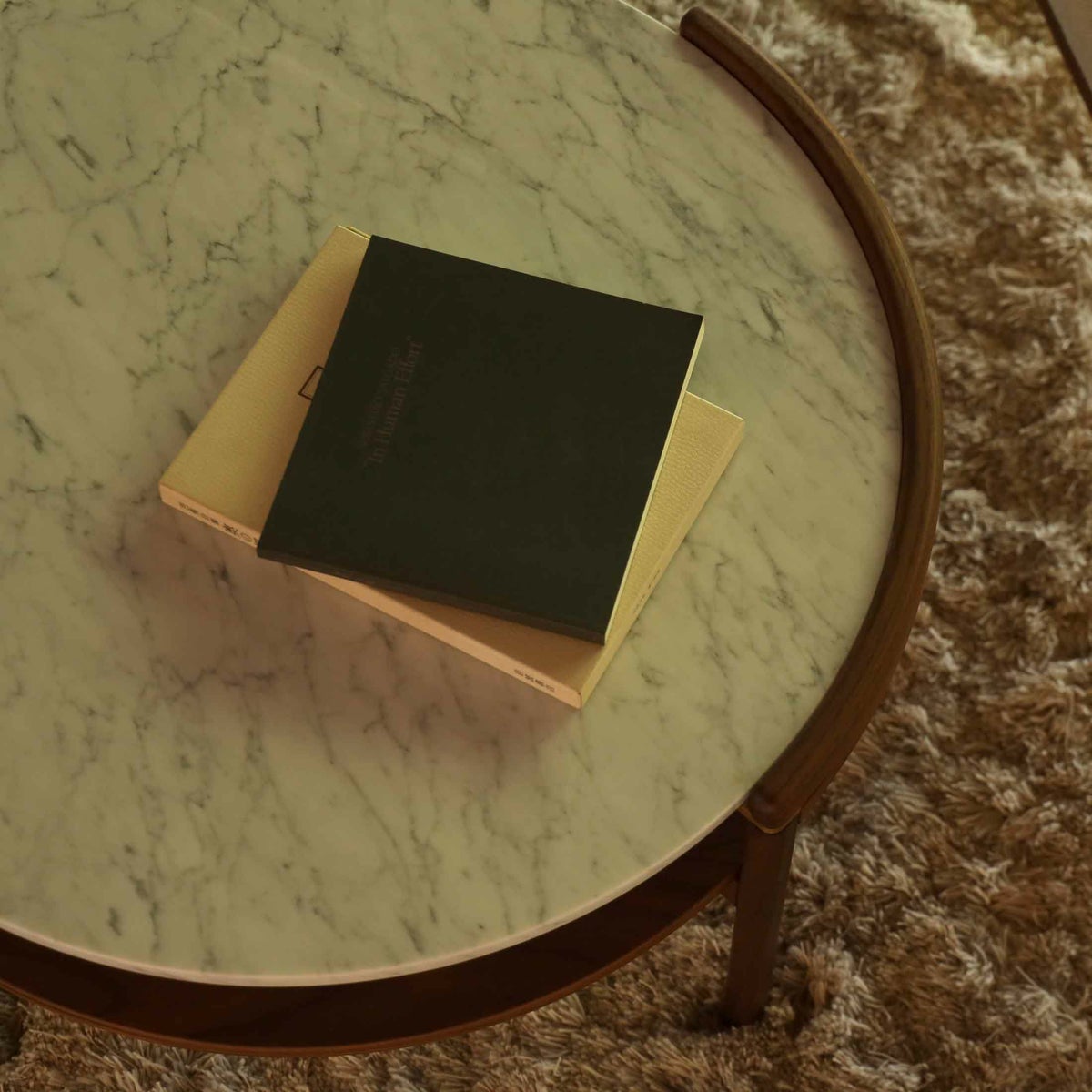 CARL HANSEN & SON（カール・ハンセン＆サン） / RF1905 SIDEWAYS COFFEE TABLE / ウォルナット材・オイル仕上げ・大理石天板 / サイドテーブル